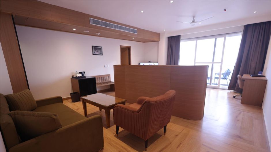 Ramada by Wyndham Mussoorie Mall Road Suite