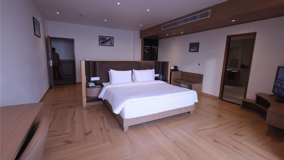Ramada by Wyndham Mussoorie Mall Road Suite