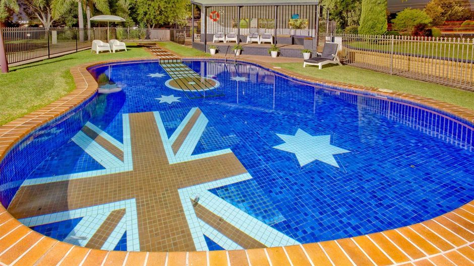 Econo Lodge Savannah Park Tamworth Pool