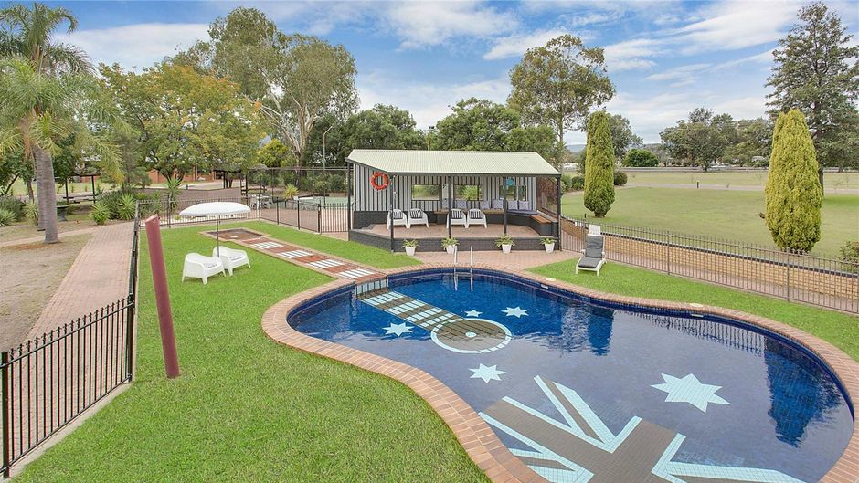 Econo Lodge Savannah Park Tamworth Pool