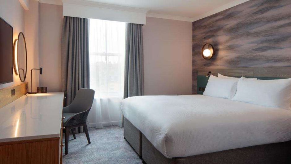 DoubleTree by Hilton Bath Room