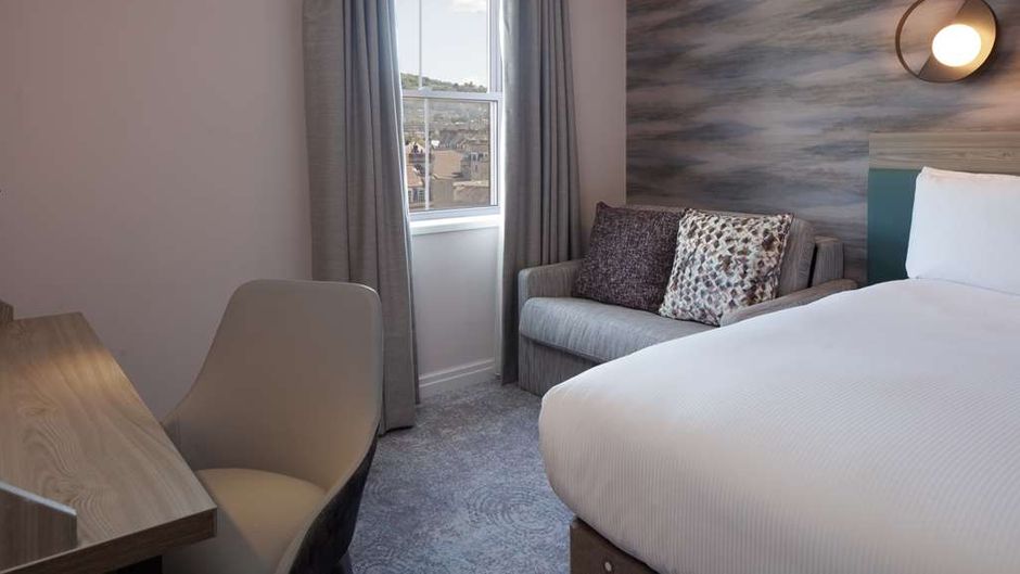 DoubleTree by Hilton Bath Room