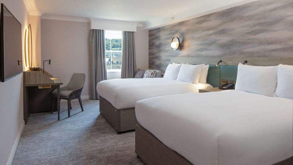 DoubleTree by Hilton Bath Room