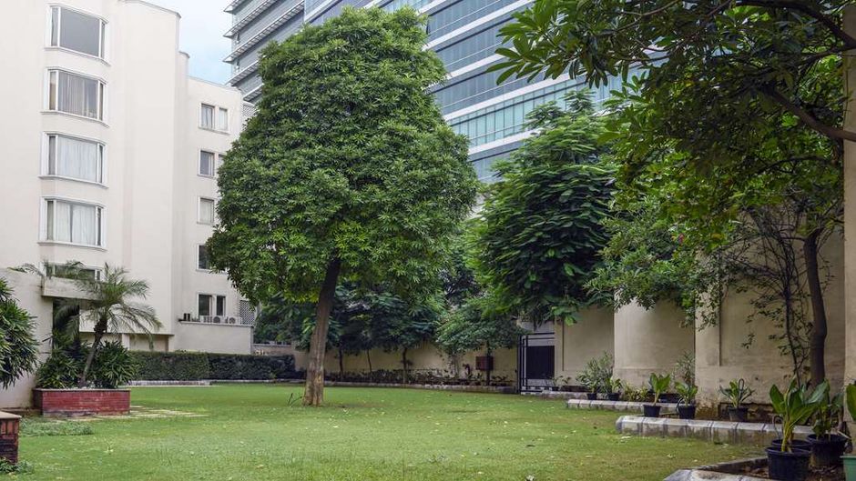 Sarovar Portico, Surajkund Exterior