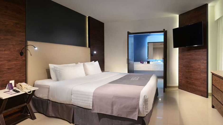 HS HOTSSON Smart Leon Centro Max Suite