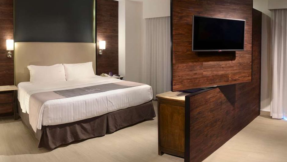 HS HOTSSON Smart Leon Centro Max Room