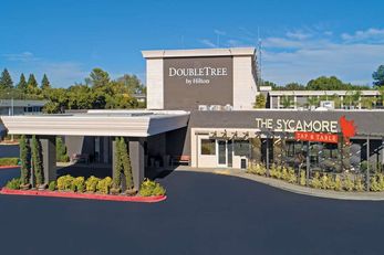 DoubleTree by Hilton Chico