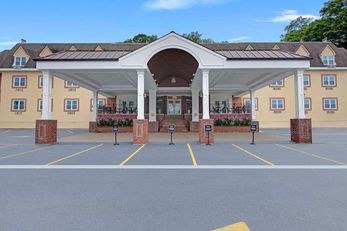 The Roslyn Hotel Tapestry Coll by Hilton