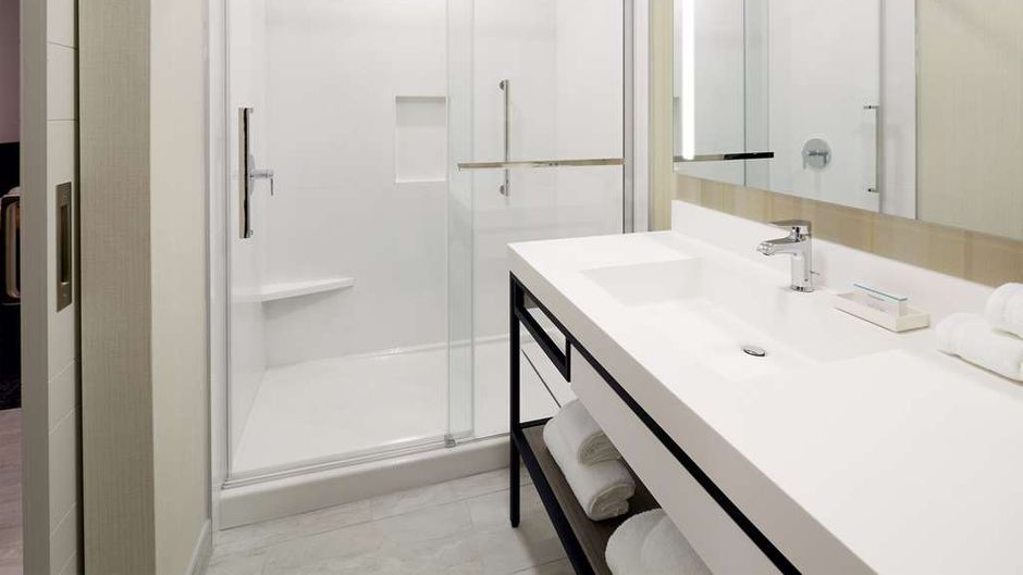 Hilton Garden Inn Montreal Midtown Room