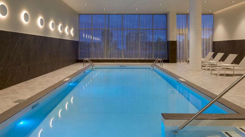 Hilton Garden Inn Montreal Midtown Pool