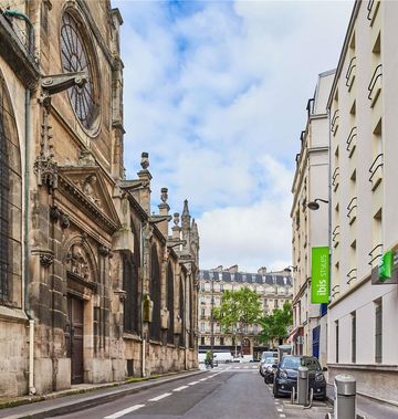 Ibis Styles Paris Magenta