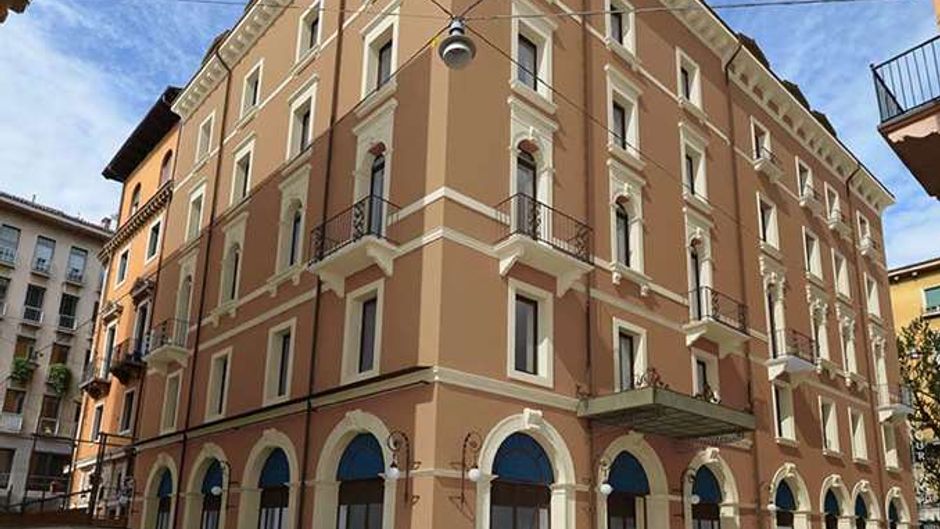Hotel Touring Exterior