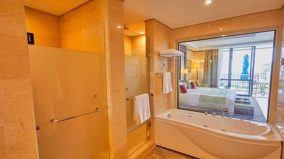 Goma Serena Hotel Room