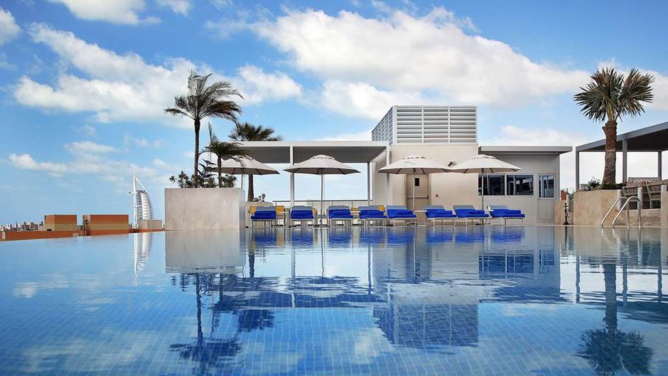 Grand Cosmopolitan Hotel Pool