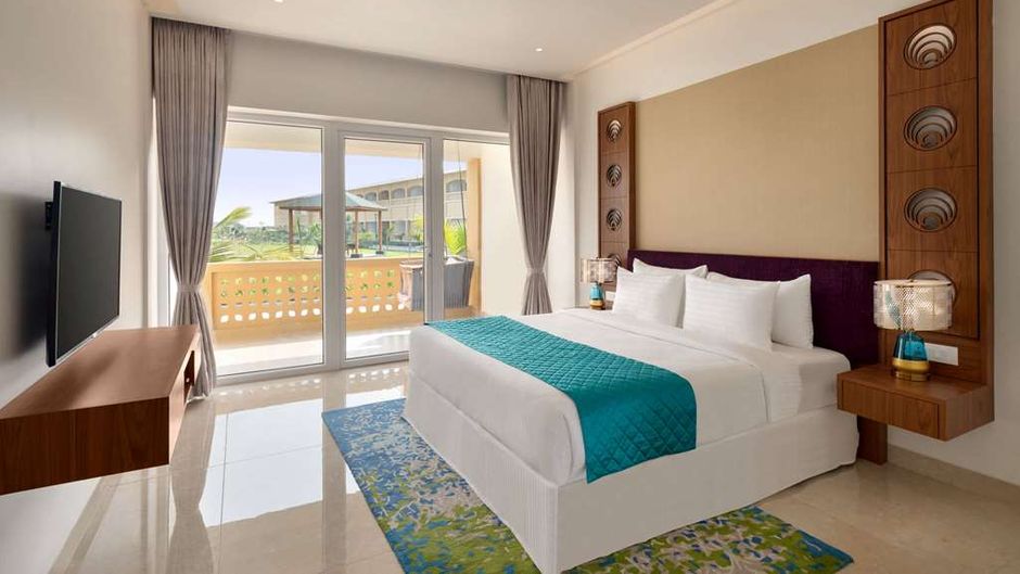 Hawthorn Suites by Wyndham Dwarka Room