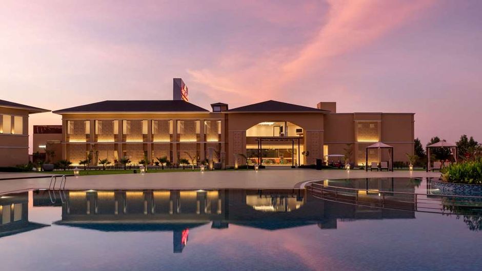 Hawthorn Suites by Wyndham Dwarka Pool