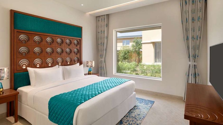 Hawthorn Suites by Wyndham Dwarka Suite