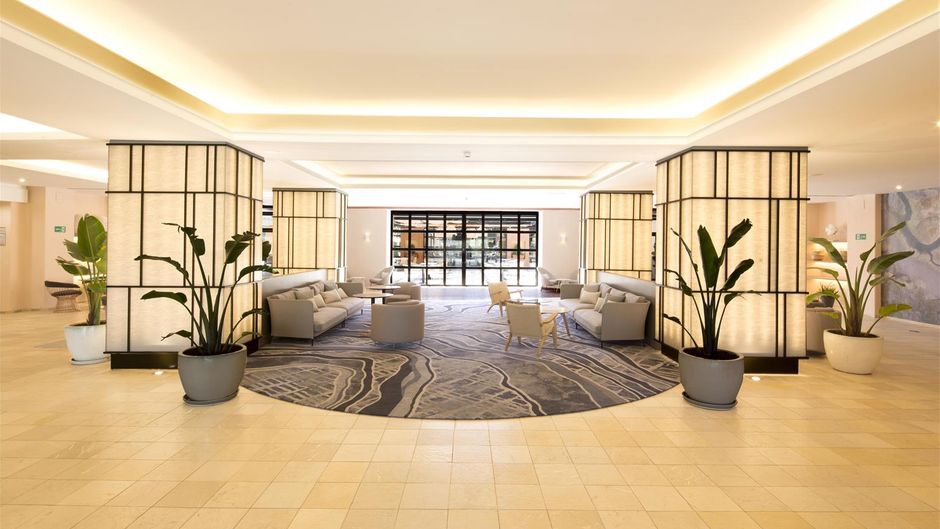 DoubleTree by Hilton Beach Golf Resort Lobby