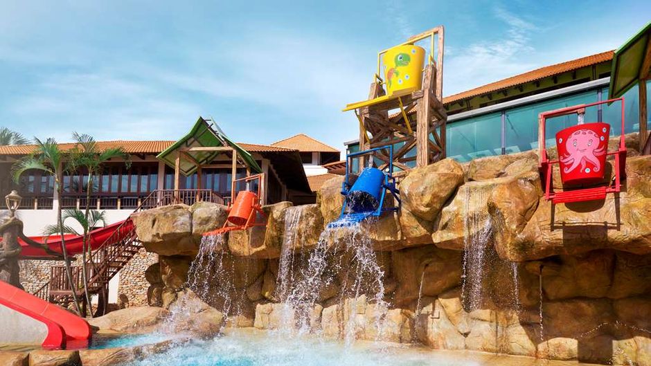 DoubleTree by Hilton Damai Laut Resort Pool