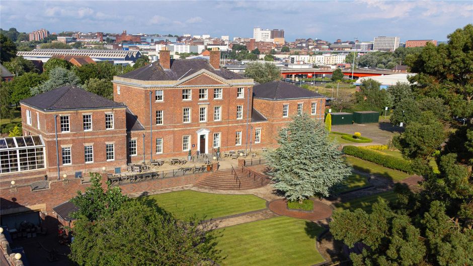 DoubleTree by Hilton Stoke on Trent Exterior