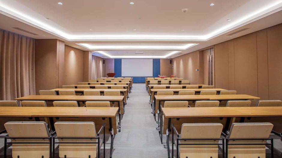 Ramada by Wyndham Luoyang Downtown Meeting
