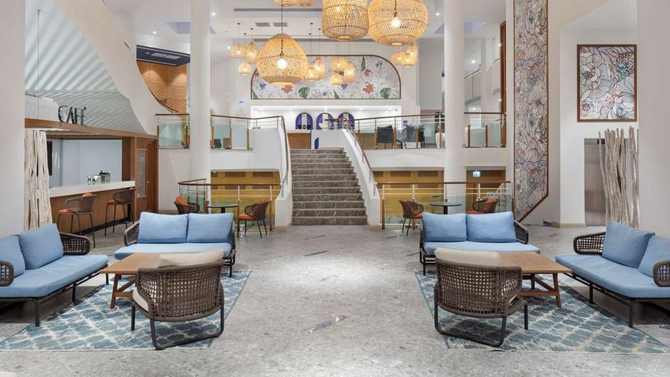 DoubleTree by Hilton Isil Club Resort Lobby