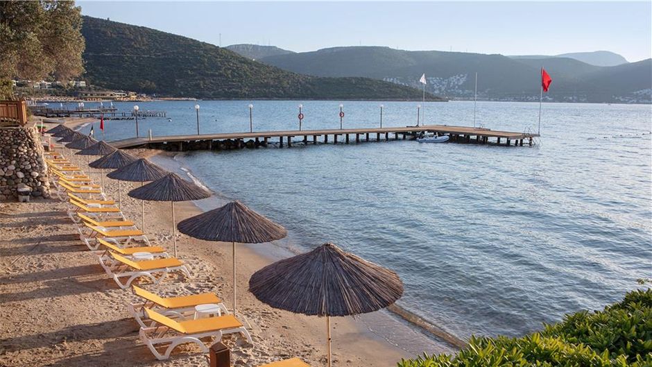 DoubleTree by Hilton Isil Club Resort Beach