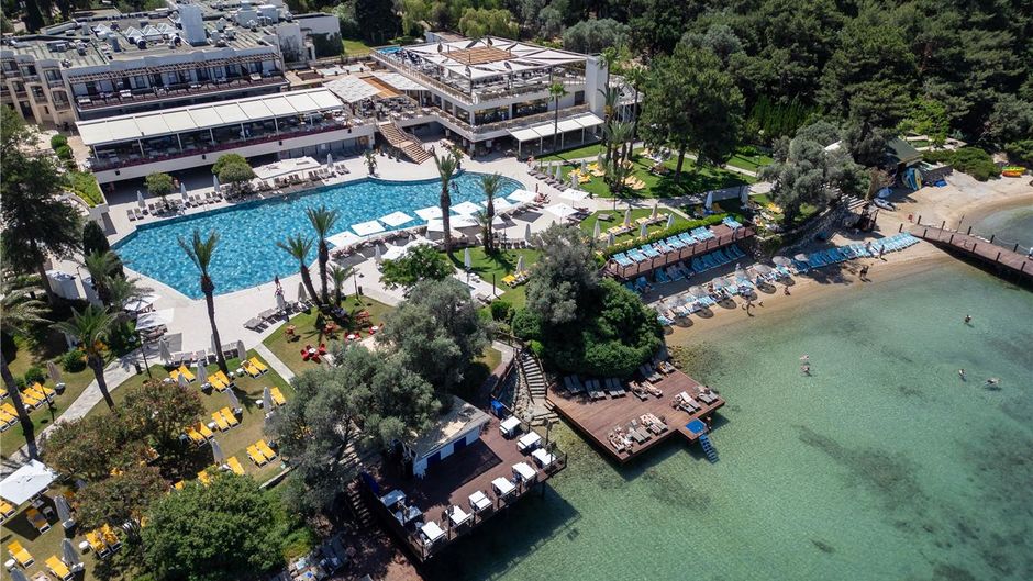 DoubleTree by Hilton Isil Club Resort Exterior
