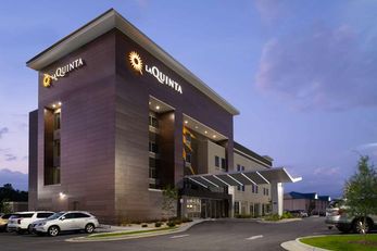 La Quinta Inn & Suites by Wyndham