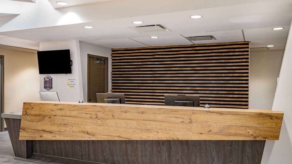 Super 8 by Wyndham Moosonee Lobby