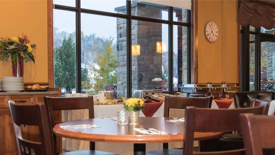 Calabogie Peaks Resort, Ascend Hotel Restaurant