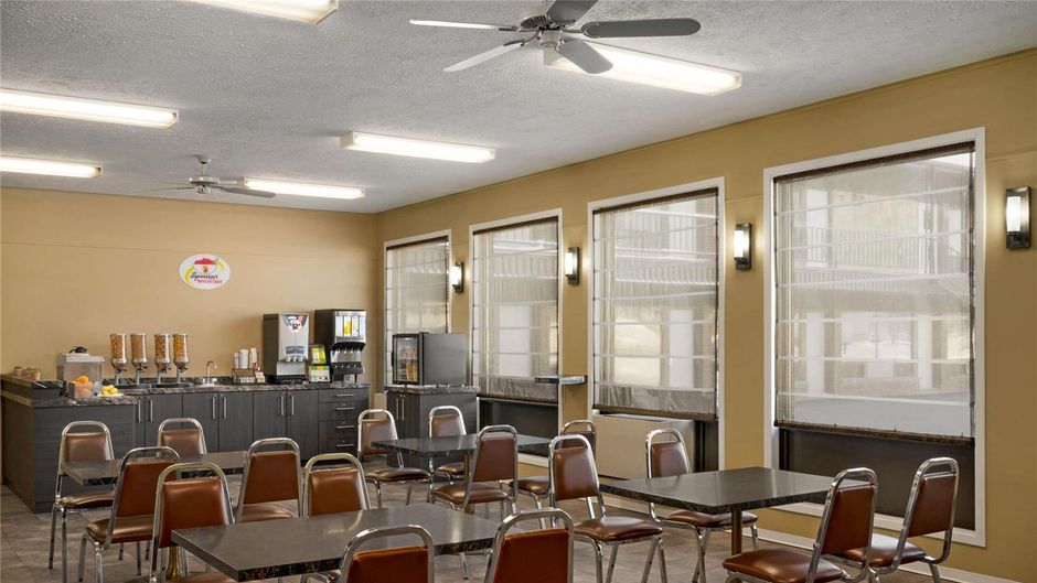 Super 8 by Wyndham Hearst Other