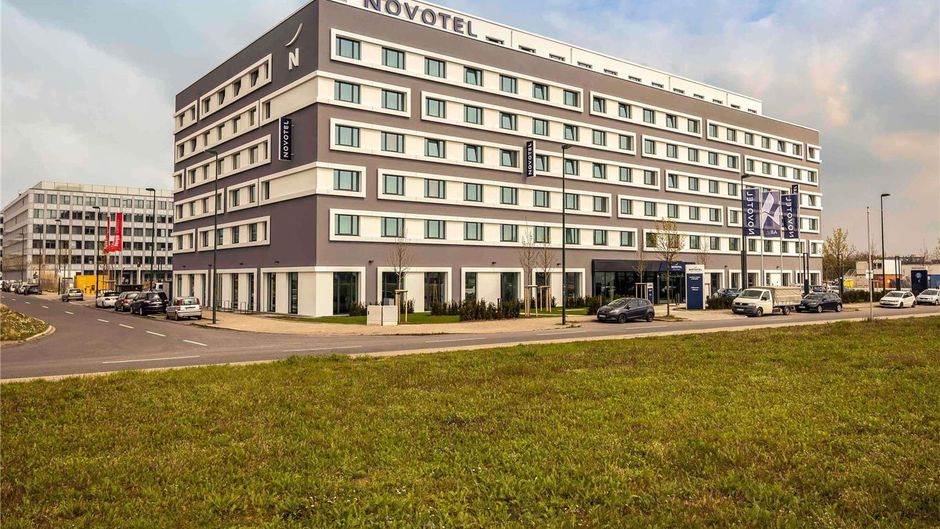 Novotel Duesseldorf Airport Exterior