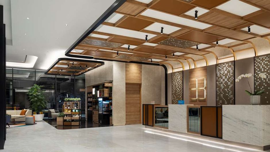 Hilton Garden Inn Jakarta Taman Palem Lobby