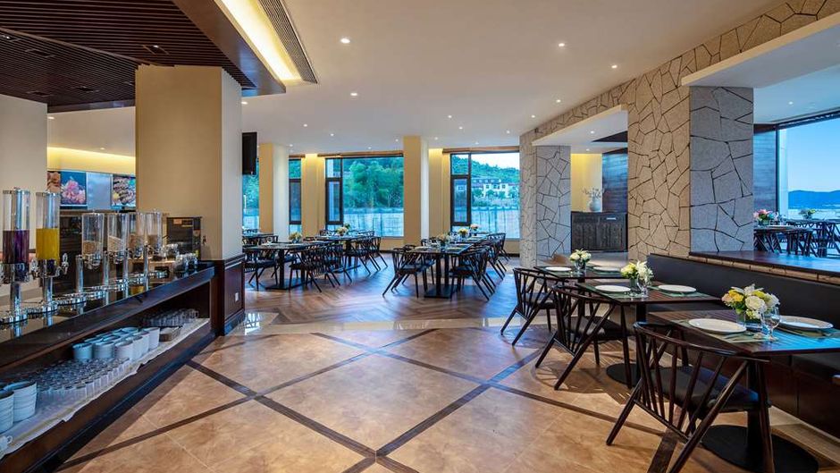 Ramada by Wyndham Dongjiang Lake Restaurant