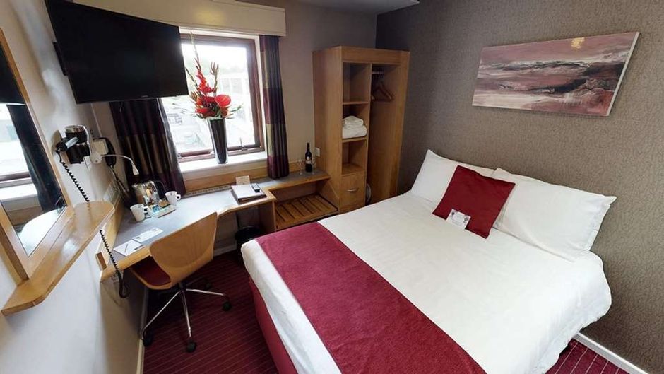 Pendulum Hotel at Manchester Conf Ctr Room