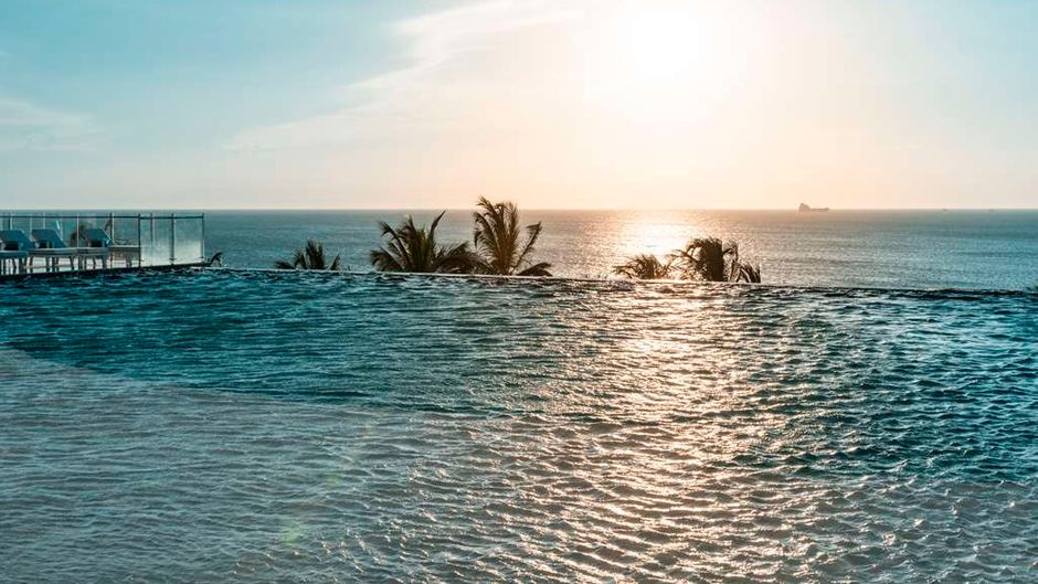 Hilton Santa Marta Pool
