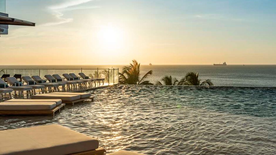 Hilton Santa Marta Pool