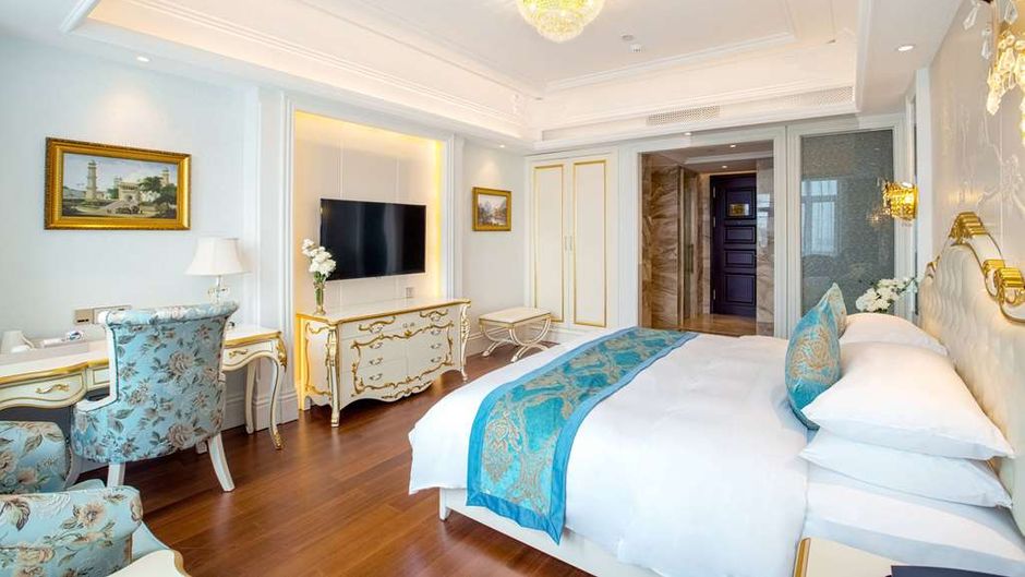 Wyndham Grand Kunming East Room