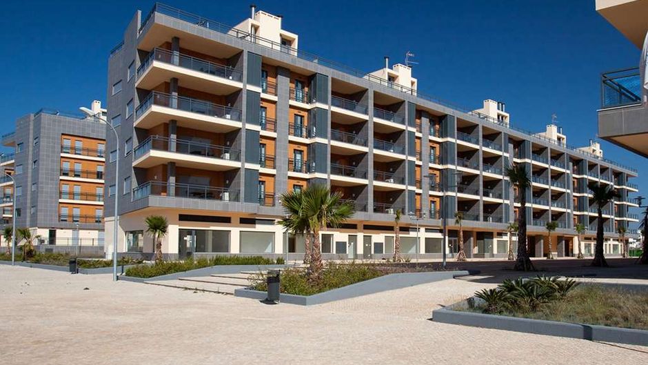 Real Marina Residences Exterior