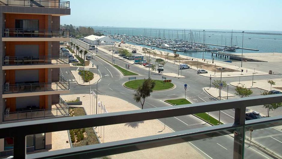 Real Marina Residences Exterior
