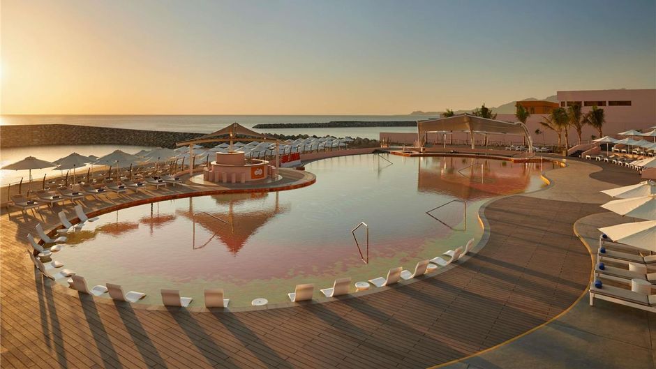 Fairmont Fujairah Beach Resort Pool