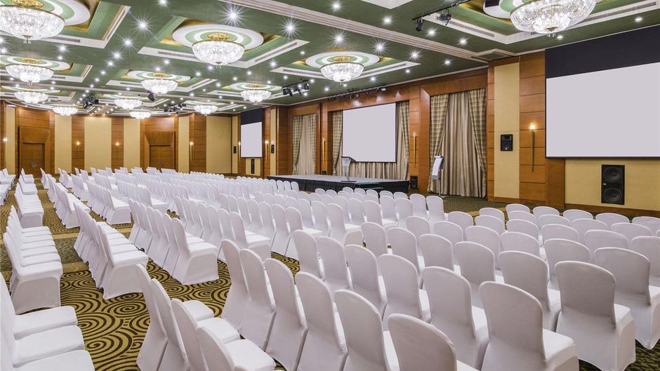 Swissotel Al Murooj Dubai Meeting
