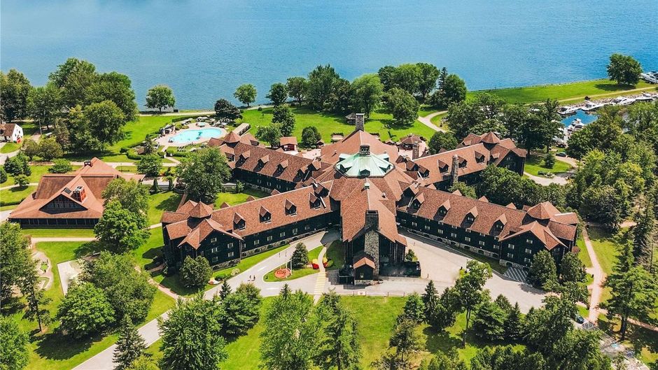 The Fairmont Le Chateau Montebello Exterior