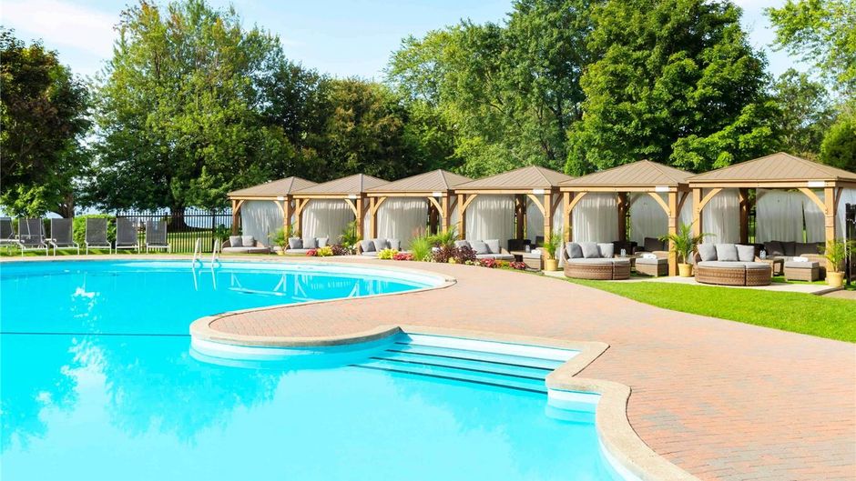 The Fairmont Le Chateau Montebello Pool