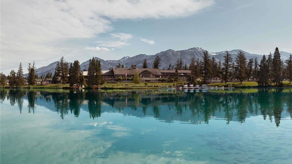 Fairmont Jasper Park Lodge Exterior
