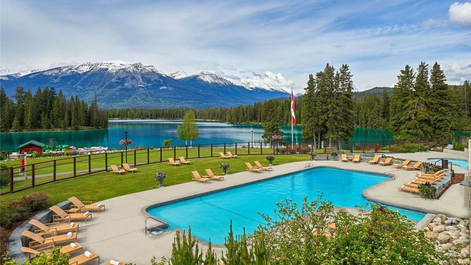 Fairmont Jasper Park Lodge Pool