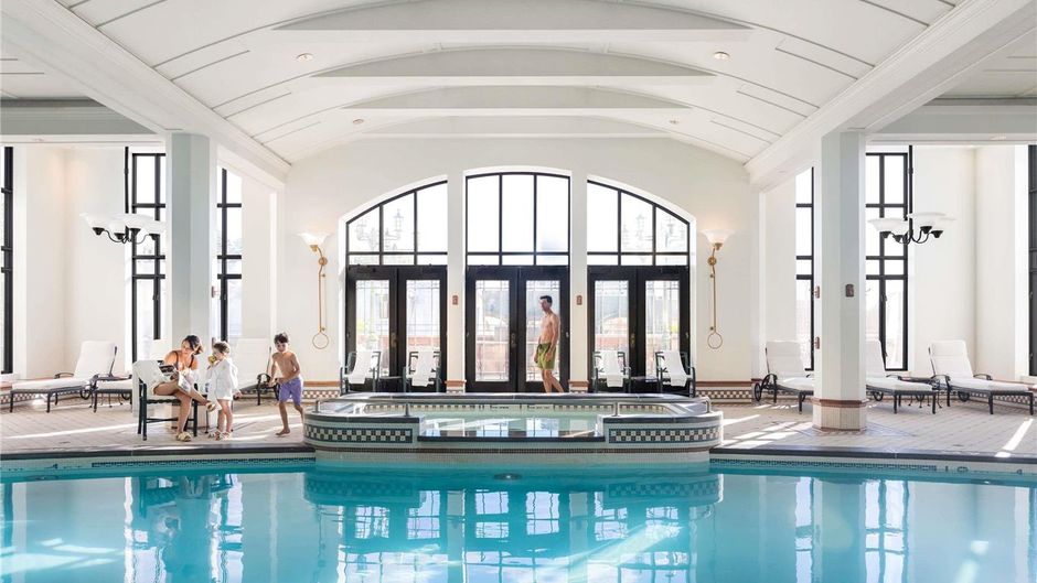 Fairmont Le Chateau Frontenac Pool