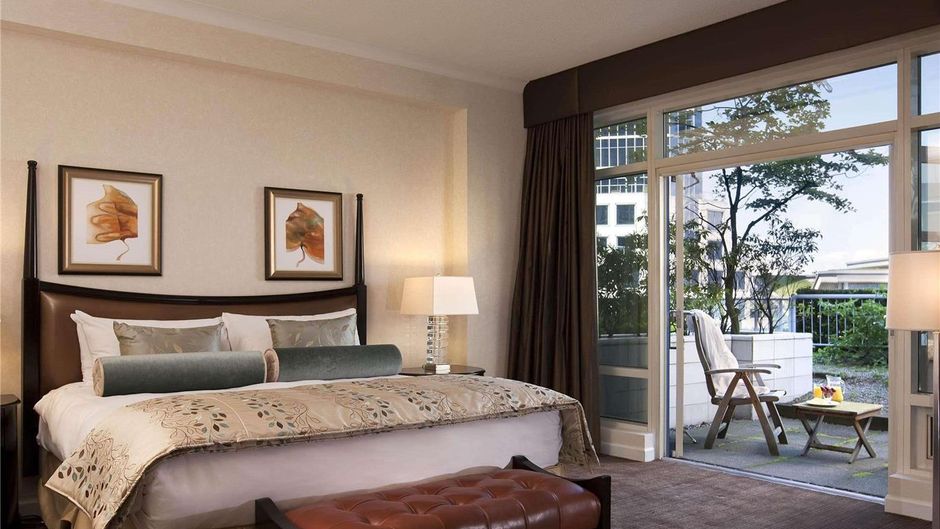Fairmont Waterfront Suite