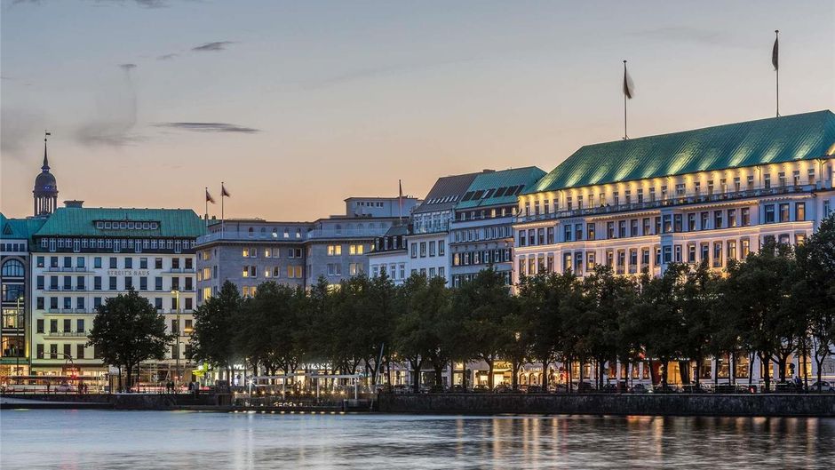Fairmont Hotel Vier Jahreszeiten Exterior